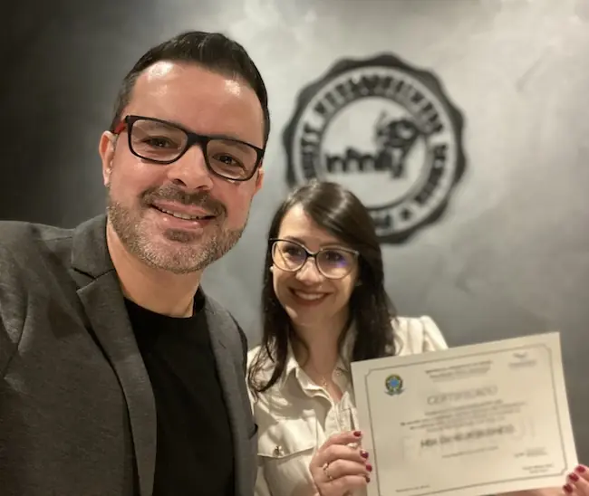 Cleidi Bunilha recebendo o diploma do MBA