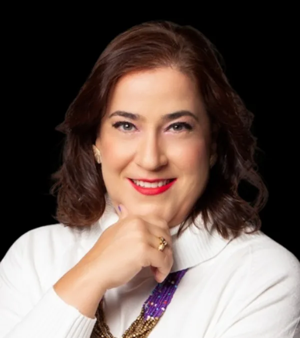 Profa. Dra. Luciana Moura